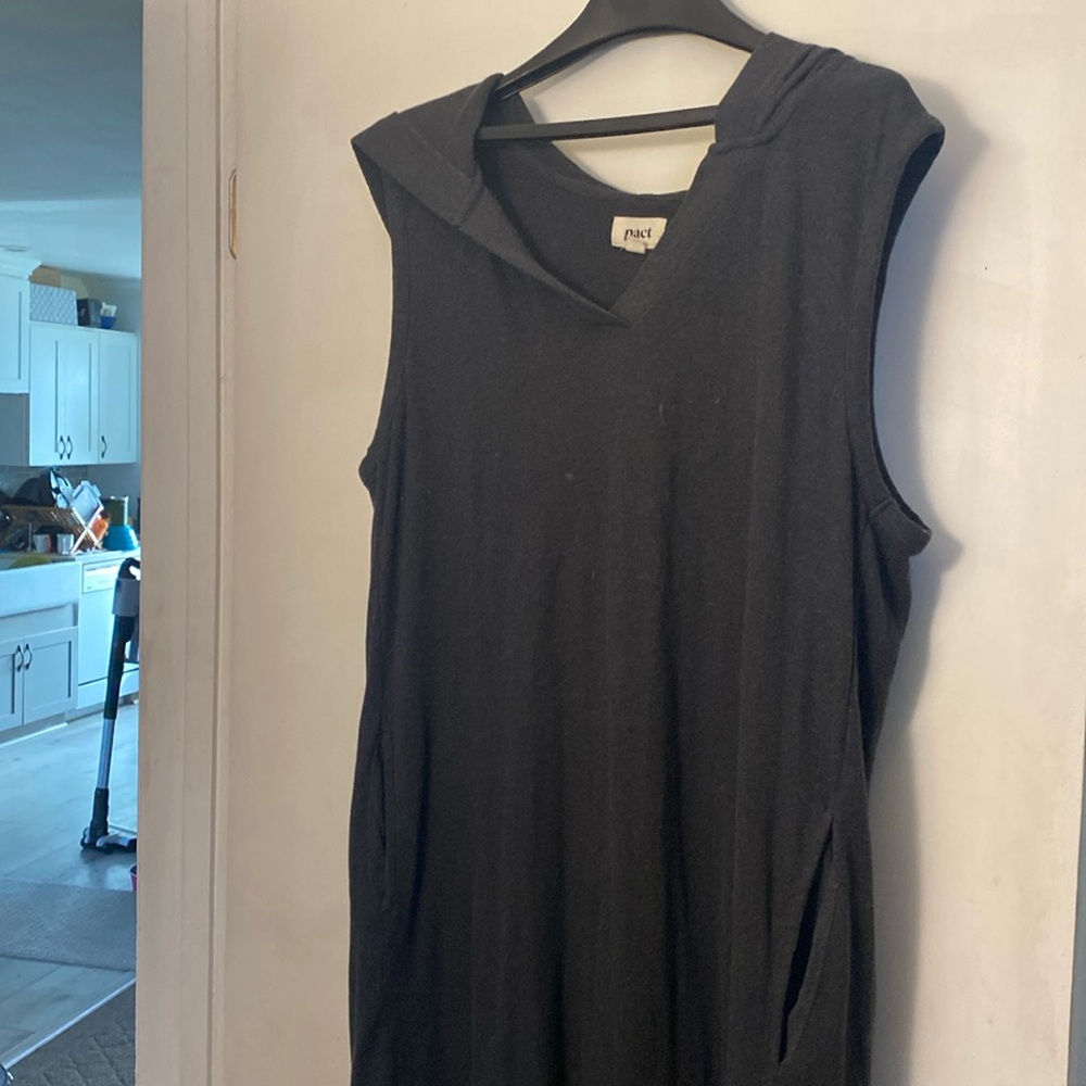 Pact Sleeveless airplane hooded sheath dress